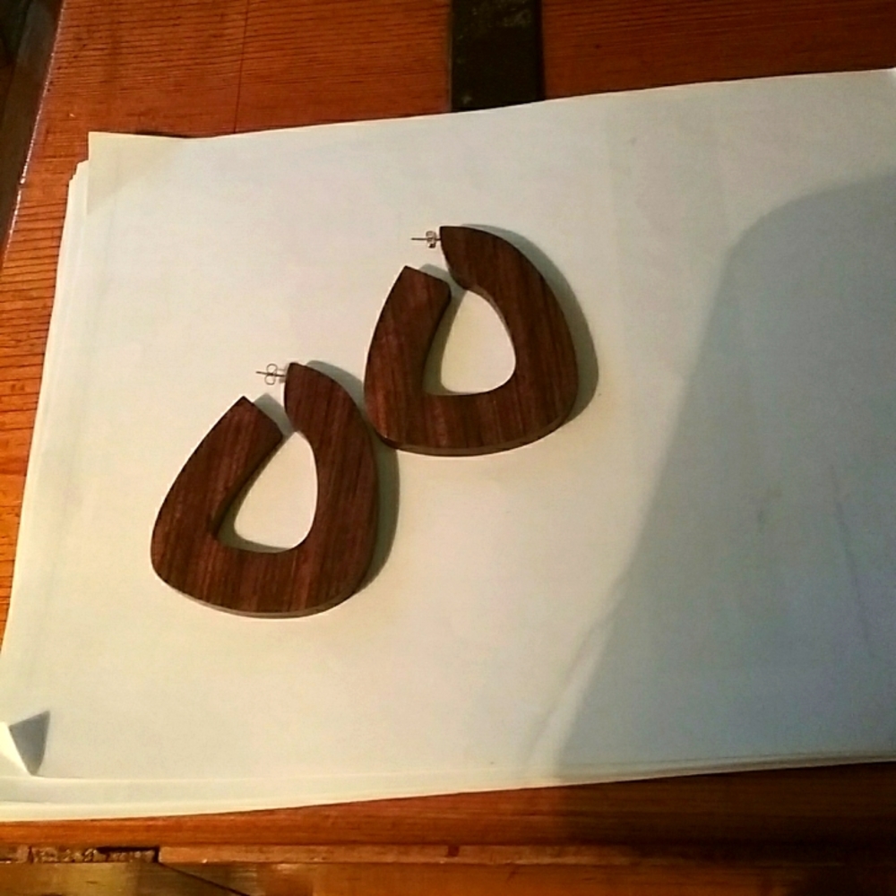 Mahogany wood post hoops